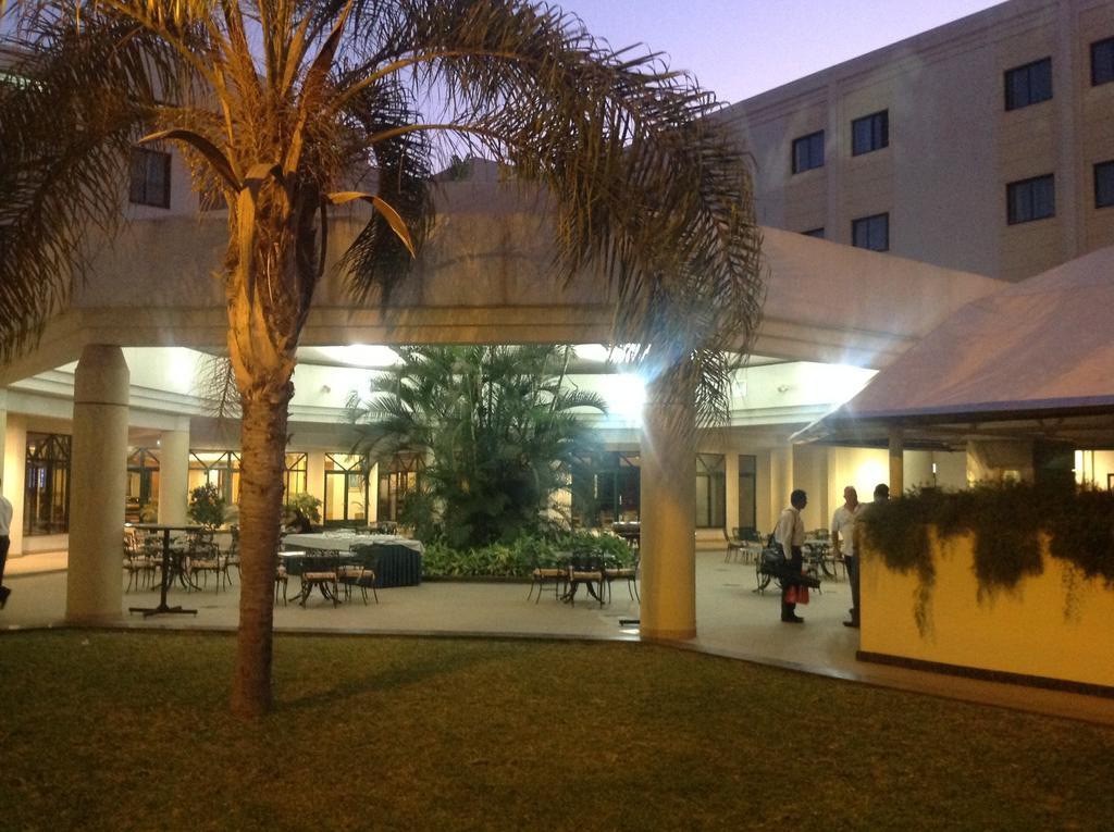 Hotel Vip Grand Maputo Buitenkant foto