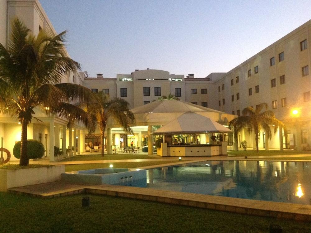 Hotel Vip Grand Maputo Buitenkant foto