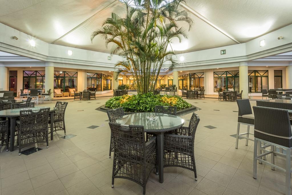 Hotel Vip Grand Maputo Buitenkant foto